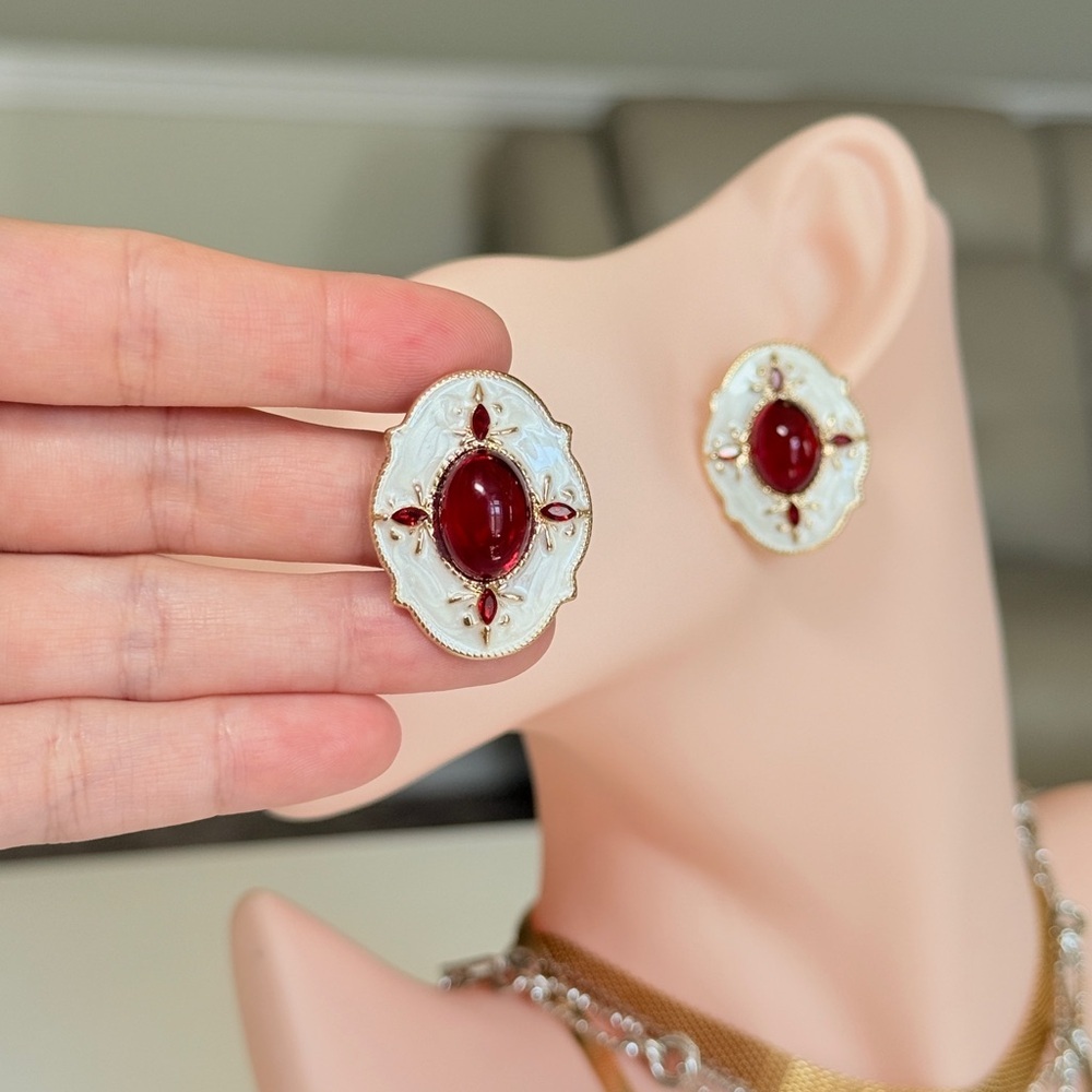Elegant Red Oval Cabochon Gold-Tone Statement Earrings - Picture 6 of 12